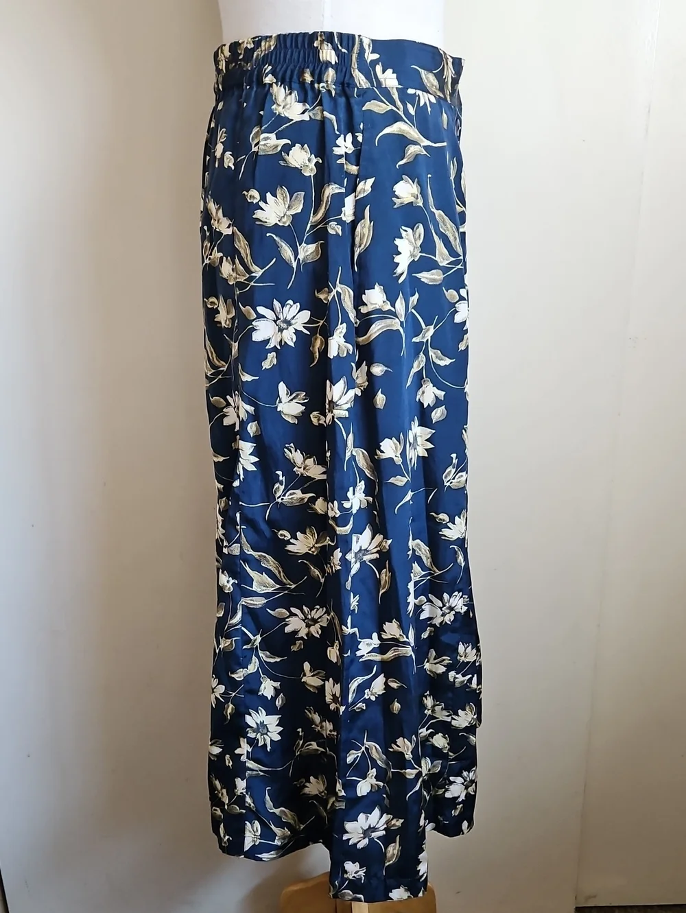Ann&Frank Blue Floral Silk Front Buttons Midi-Skirt Size Small